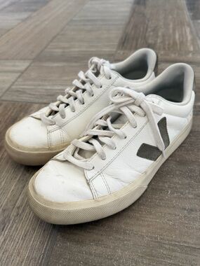Veja campo sneakers Women’s size 8